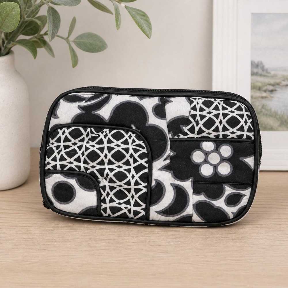 Vera Bradley Quilted Clutch Black White‎ Pattern Minimalist Purse